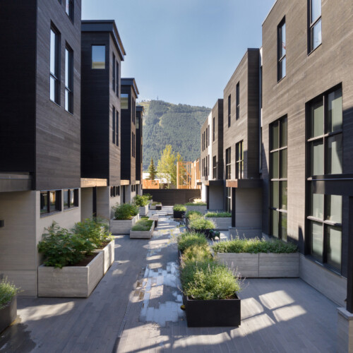 A sunny day outside in the courtyard at The Glenwood.